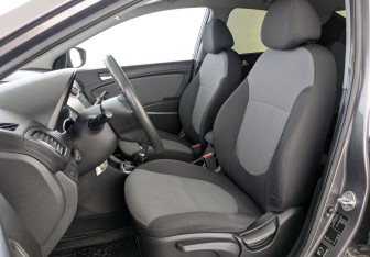 Подержанный автомобиль Hyundai Solaris Sedan 2011 года (18 фото)