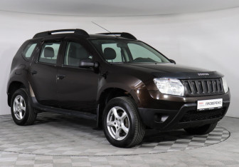 Подержанный автомобиль Renault Duster 2014 года (2 фото)