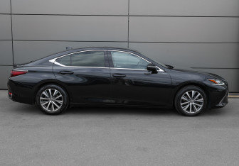 Подержанный автомобиль Lexus ES 2018 года (4 фото)