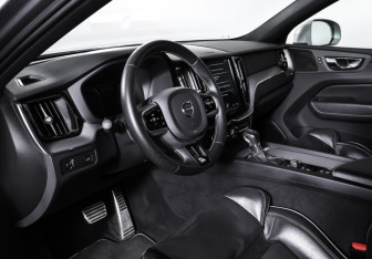 Подержанный автомобиль Volvo XC60 2019 года (15 фото)