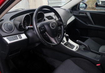 Подержанный автомобиль Mazda 3 Hatchback 2010 года (12 фото)