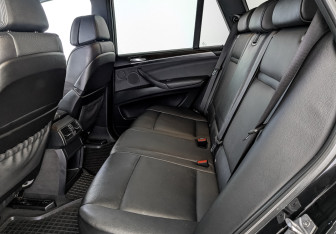 Подержанный автомобиль BMW X5 2013 года (18 фото)