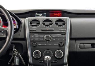 Подержанный автомобиль Mazda CX-7 2011 года (17 фото)