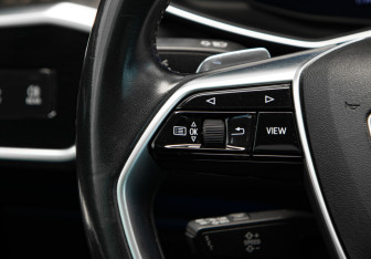 Подержанный автомобиль Audi A7 2018 года (12 фото)