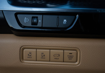 Подержанный автомобиль Kia Carnival 2021 года (26 фото)