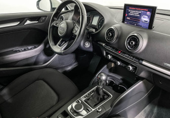 Подержанный автомобиль Audi A3 Sedan 2017 года (9 фото)