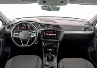 Подержанный автомобиль Volkswagen Tiguan 2021 года (14 фото)
