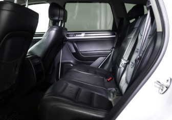 Подержанный автомобиль Volkswagen Touareg 2012 года (11 фото)