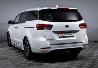 Подержанный автомобиль Kia Carnival 2016 года (7 фото)