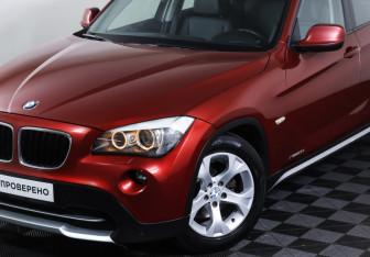 Подержанный автомобиль BMW X1 2010 года (20 фото)