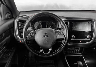 Подержанный автомобиль Mitsubishi Outlander 2021 года (17 фото)
