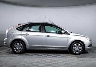 Подержанный автомобиль Ford Focus Hatchback 2010 года (4 фото)