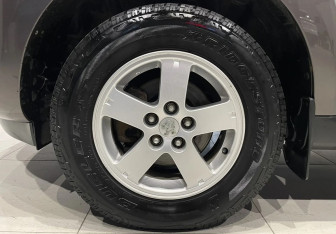Подержанный автомобиль Peugeot 4007 2010 года (10 фото)