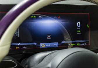 Подержанный автомобиль Voyah Dream 2023 года (12 фото)