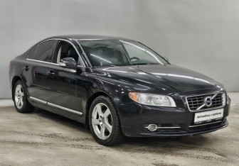 Подержанный автомобиль Volvo S80 2010 года (3 фото)