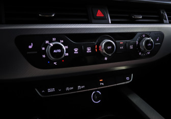 Подержанный автомобиль Audi A4 Sedan 2018 года (17 фото)