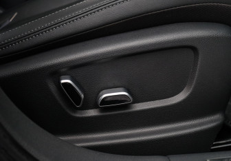 Подержанный автомобиль Hongqi H5 2024 года (23 фото)