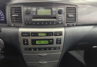 Подержанный автомобиль Toyota Corolla Sedan 2003 года (13 фото)