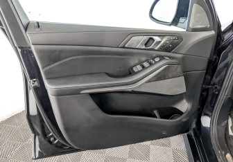 Подержанный автомобиль BMW X7 2020 года (19 фото)