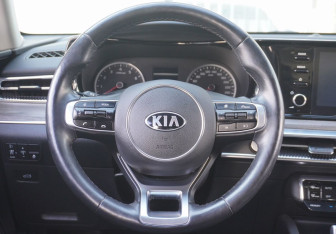 Подержанный автомобиль Kia K5 2020 года (14 фото)