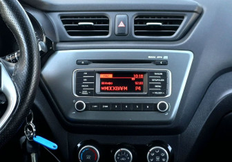 Подержанный автомобиль Kia Rio Hatchback 2016 года (14 фото)
