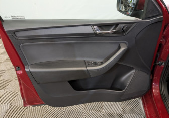 Подержанный автомобиль Skoda Rapid Liftback 2020 года (18 фото)