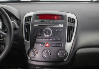 Подержанный автомобиль Kia Ceed Hatchback 2011 года (14 фото)