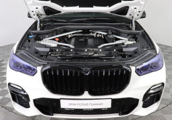 Подержанный автомобиль BMW X5 2019 года (10 фото)