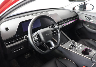 Подержанный автомобиль Omoda C5 2024 года (9 фото)