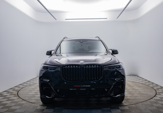 Подержанный автомобиль BMW X7 2021 года (8 фото)