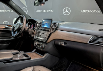 Подержанный автомобиль Mercedes-Benz GLE 2016 года (11 фото)