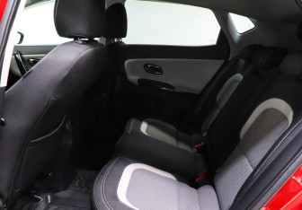Подержанный автомобиль Kia Ceed Hatchback 2016 года (10 фото)
