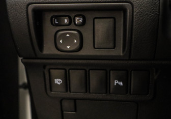 Подержанный автомобиль Lexus ES 2013 года (10 фото)