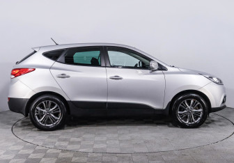 Подержанный автомобиль Hyundai ix35 2015 года (4 фото)