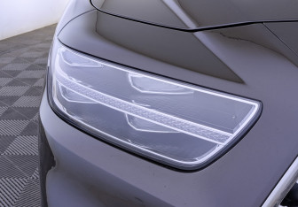 Подержанный автомобиль Genesis G90 2019 года (11 фото)