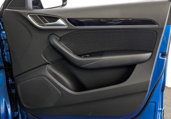 Подержанный автомобиль Audi Q3 2017 года (25 фото)