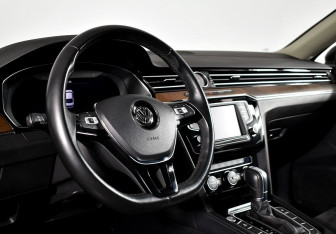 Подержанный автомобиль Volkswagen Passat Sedan 2017 года (9 фото)