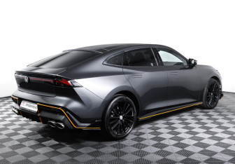 Подержанный автомобиль Changan UNI-V 2023 года (5 фото)