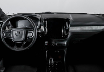 Подержанный автомобиль Volvo XC40 2020 года (12 фото)