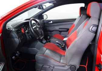 Подержанный автомобиль Ford Focus ST Hatchback 2007 года (10 фото)