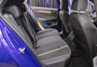 Подержанный автомобиль Volkswagen Golf Hatchback 2020 года (12 фото)