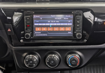 Подержанный автомобиль Toyota Corolla Sedan 2014 года (17 фото)