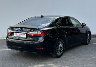 Подержанный автомобиль Lexus ES 2018 года (5 фото)