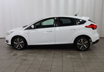 Подержанный автомобиль Ford Focus Hatchback 2017 года (8 фото)