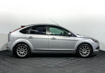 Подержанный автомобиль Ford Focus Hatchback 2009 года (4 фото)