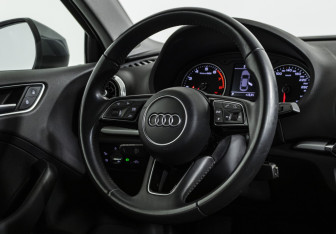 Подержанный автомобиль Audi A3 Sedan 2017 года (12 фото)