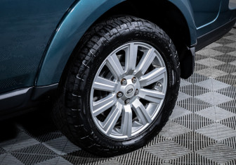 Подержанный автомобиль Land Rover Discovery 2012 года (15 фото)