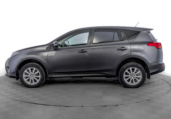 Подержанный автомобиль Toyota RAV4 2013 года (8 фото)