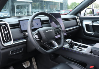 Подержанный автомобиль Jaecoo J7 2024 года (13 фото)