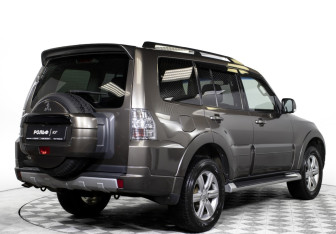 Подержанный автомобиль Mitsubishi Pajero 2012 года (5 фото)